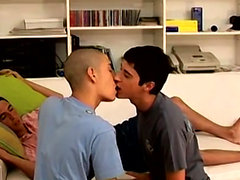 Twinks enjoy a hot and steamy threesome