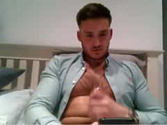 Gorgeous Str8 guy cums on cam #5