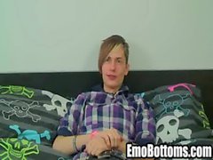 Emo twink Taylor Fierce playing with his hard cock_1
